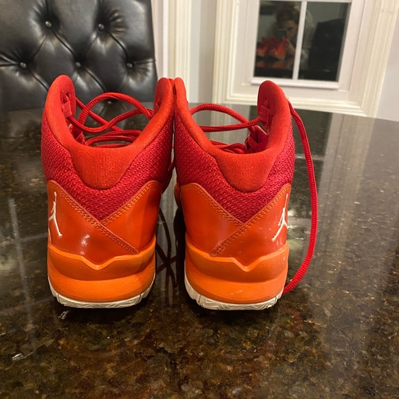 Jordan beautiful sneakers in great shape - Picture 2 of 3